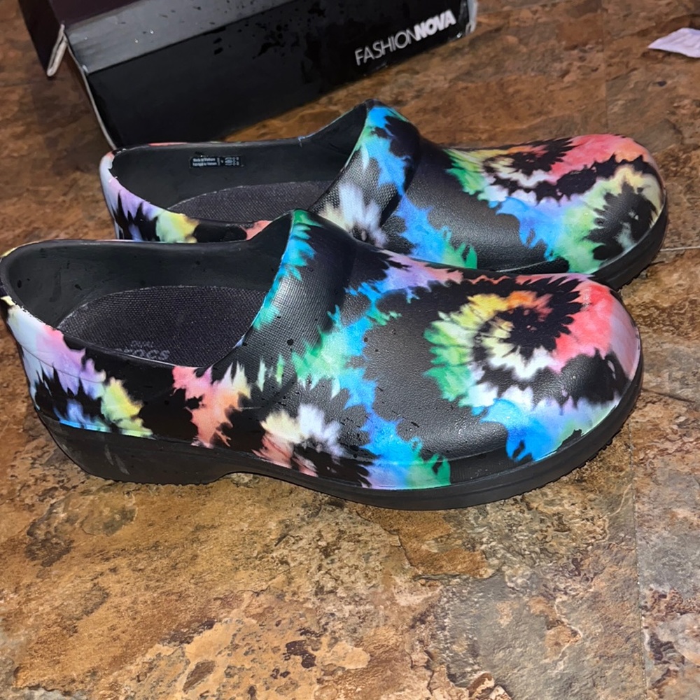 crocs